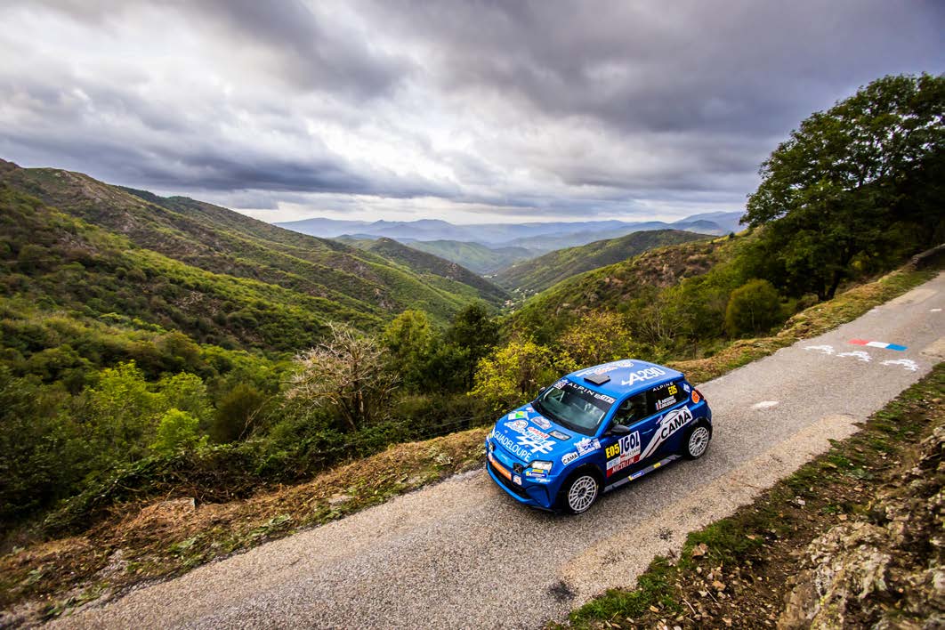 Une Alpine A290 Rallye électrique du e-Critérium sur les routes des Cévennes
